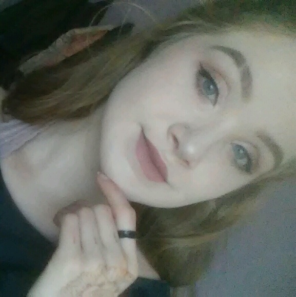 Meet your Posher, Azalia - Picture 1 of 1